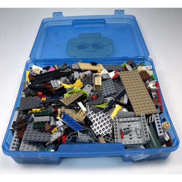 2010 LEGO Blue 13"x11"x3" STORAGE CASE Bin Minifig Head Sunglasses + Bricks 4lbs - Picture 4 of 6